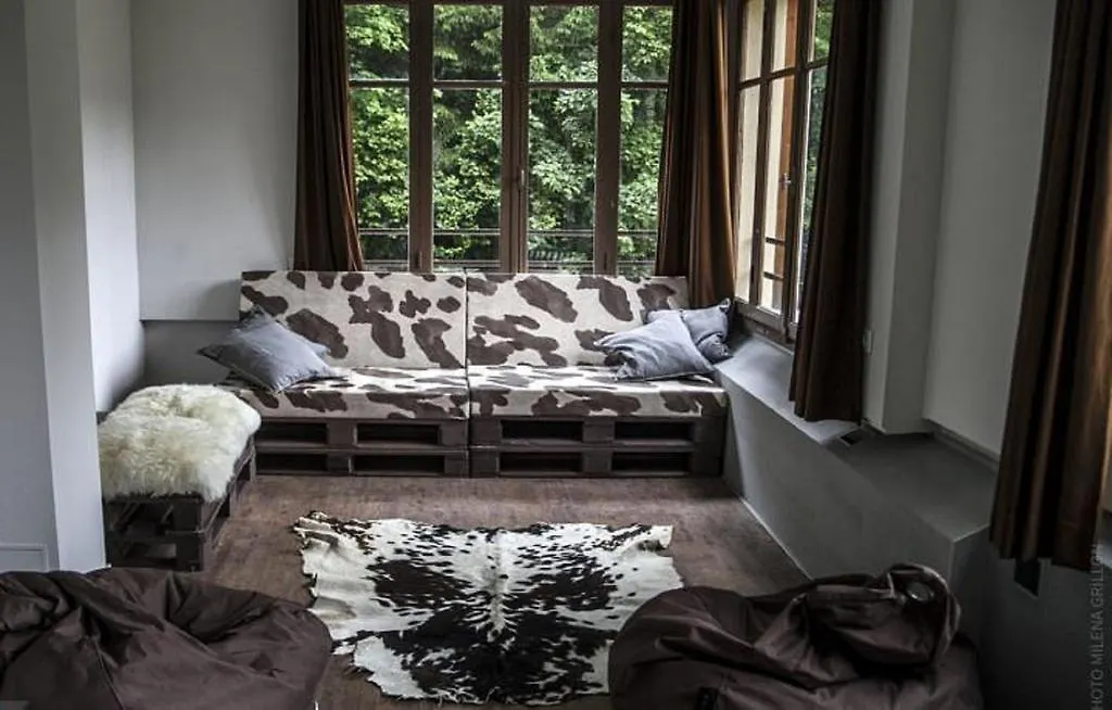 1861 Chatel Hostel