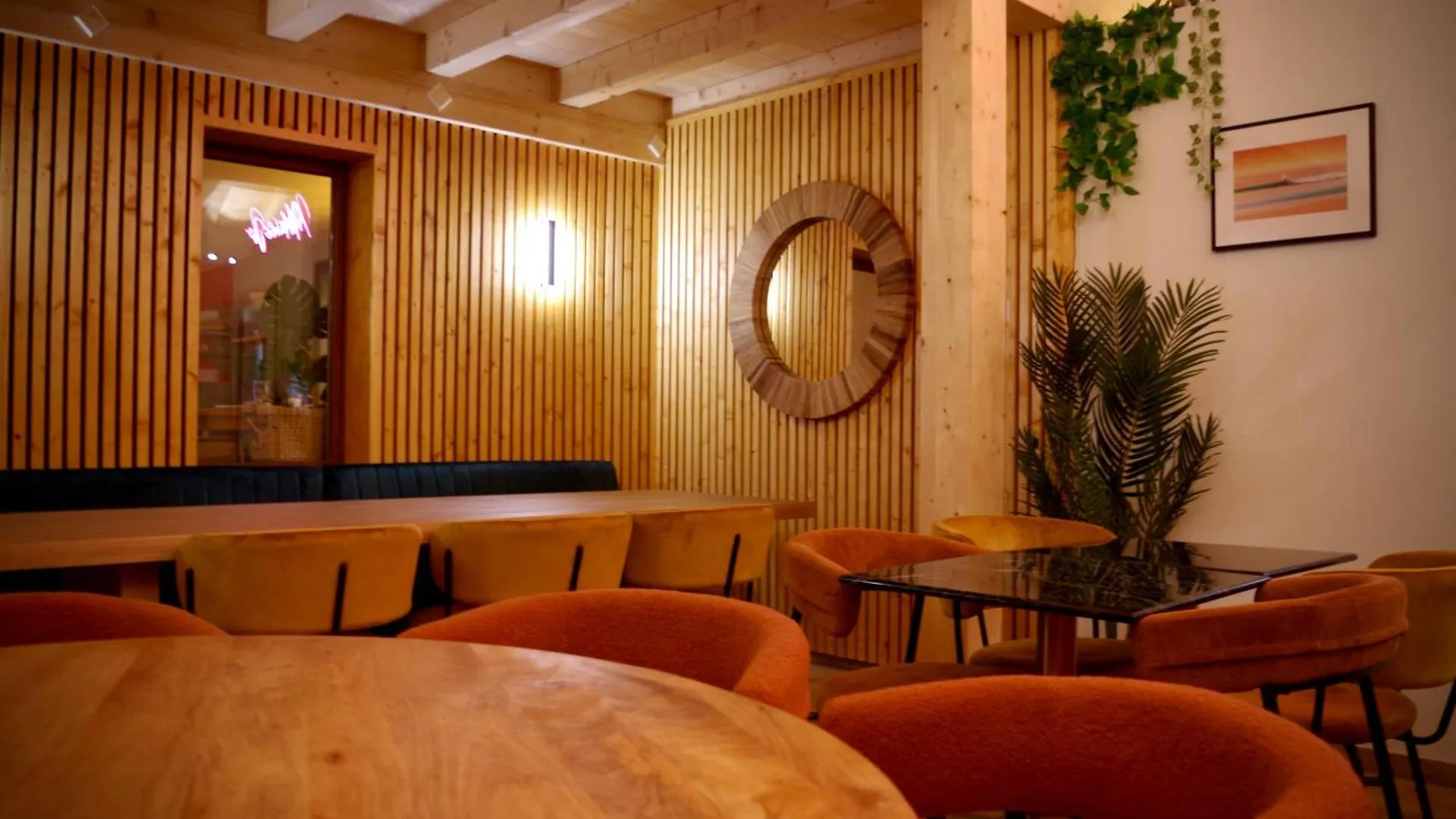 1861 Chatel Hostel 0*,  France