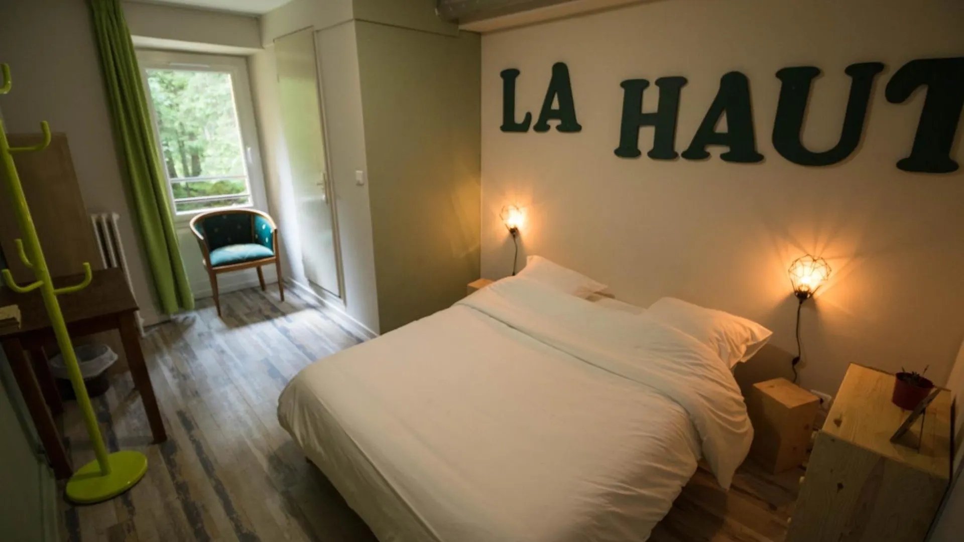 1861 Chatel Hostel